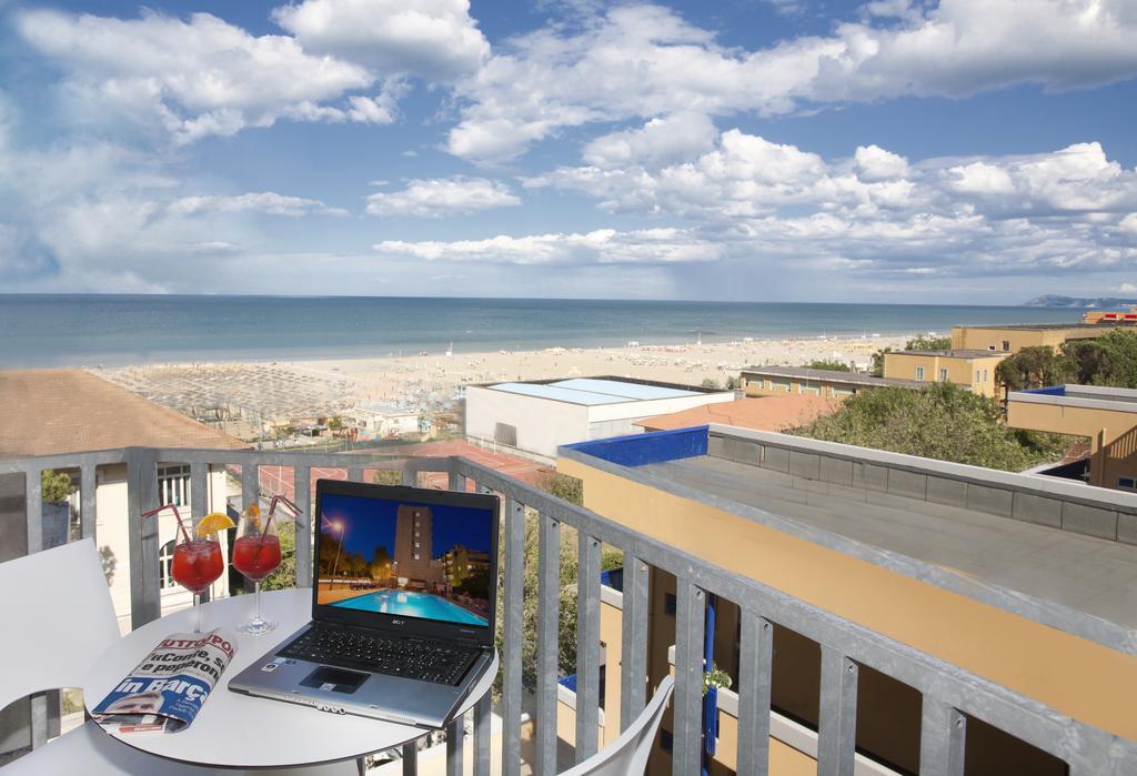 Hotel Jumbo Rimini Eksteriør bilde