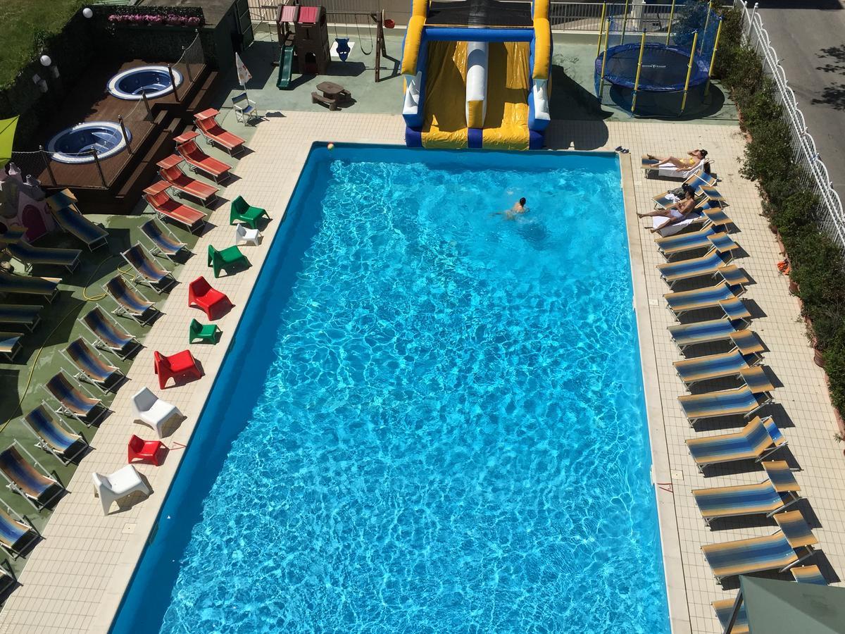 Hotel Jumbo Rimini Eksteriør bilde